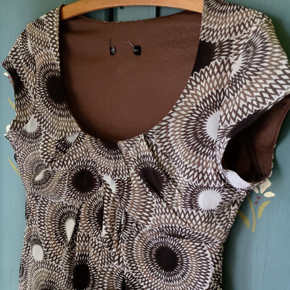 Geometric Pattern Brown Scoop Neck Sleeveless NY & Co Woman's Top Size M